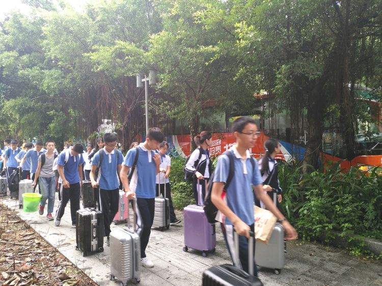 深圳格睿特高级中学之2018年新生军训系列 (一) ——军训开营仪式 深圳格睿特高级中学之2018年新生军训系列 (一) ——军训开营仪式
