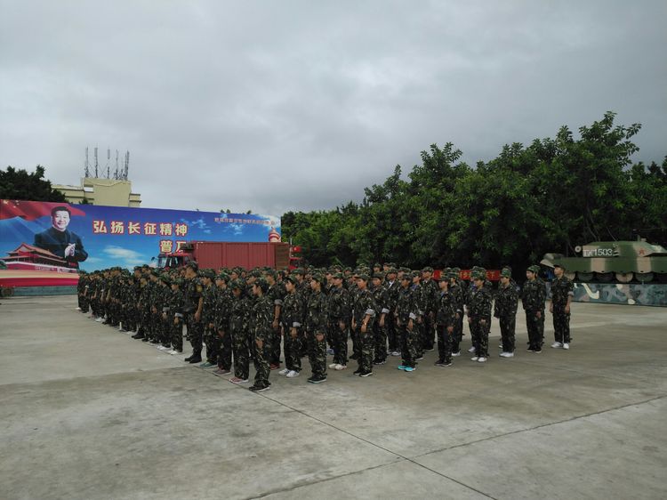 深圳格睿特高级中学之2018年新生军训系列(四)——力争上游,展标兵风采 深圳格睿特高级中学之2018年新生军训系列(四)——力争上游,展标兵风采