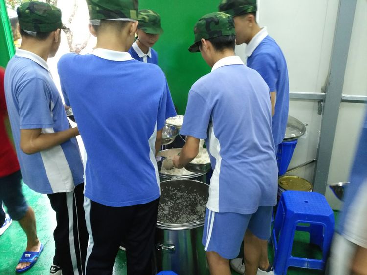 深圳格睿特高级中学之2018年新生军训系列(二)——弘扬精神,重塑坚毅 深圳格睿特高级中学之2018年新生军训系列(二)——弘扬精神,重塑坚毅