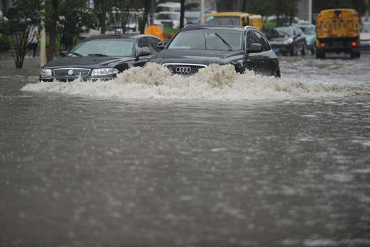 华南沿海暴雨持续，各港区严重积水