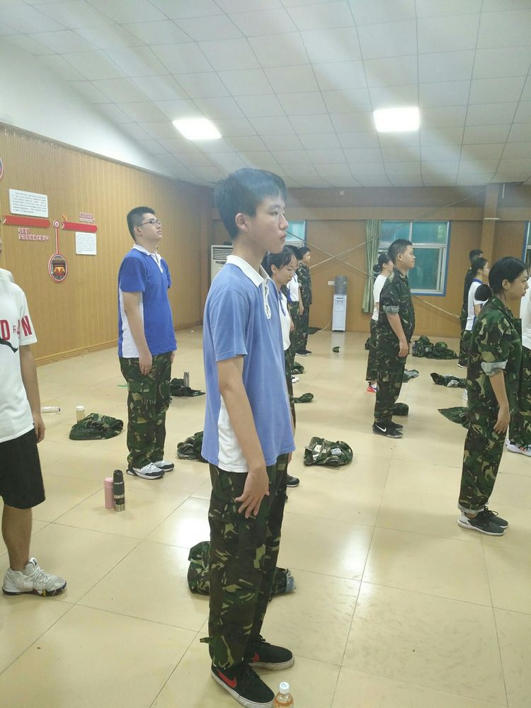 深圳格睿特高级中学之2018年新生军训系列(四)——力争上游,展标兵风采 深圳格睿特高级中学之2018年新生军训系列(四)——力争上游,展标兵风采