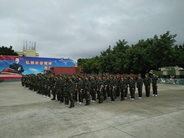 深圳格睿特高级中学之2018年新生军训系列(四)——力争上游,展标兵风采 深圳格睿特高级中学之2018年新生军训系列(四)——力争上游,展标兵风采