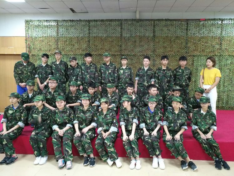 深圳格睿特高级中学之2018年新生军训系列(五)——沙场精兵展雄姿，雨中驰骋劲旅情(完结篇)