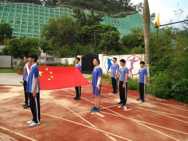 深圳市格睿特高级中学之2018年秋开学季纪实系列(一)——暂却戎装,扬帆起航! 深圳市格睿特高级中学之2018年秋开学季纪实系列(一)——暂却戎装,扬帆起航!
