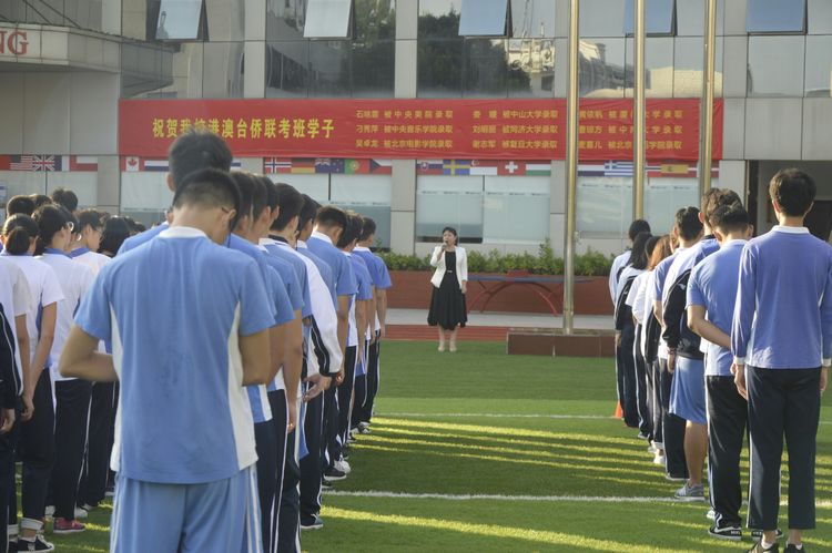 深圳市格睿特高级中学之2018年秋开学季纪实系列(一)——暂却戎装,扬帆起航! 深圳市格睿特高级中学之2018年秋开学季纪实系列(一)——暂却戎装,扬帆起航!