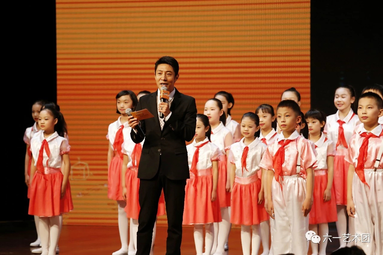 和撒贝宁哥哥一起为《开学第一课》庆祝生日——这档央视节目今年10周岁啦! 和撒贝宁哥哥一起为《开学第一课》庆祝生日——这档央视节目今年10周岁啦!