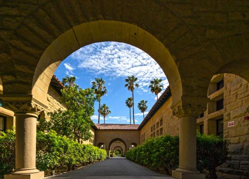 斯坦福大學(xué)（Stanford University）