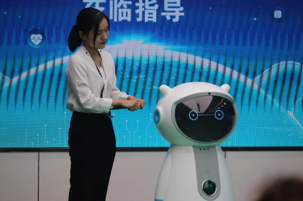 深圳卫视栏目组莅临奇信智能、奇信铭筑采访取景 深圳卫视栏目组莅临奇信智能、奇信铭筑采访取景