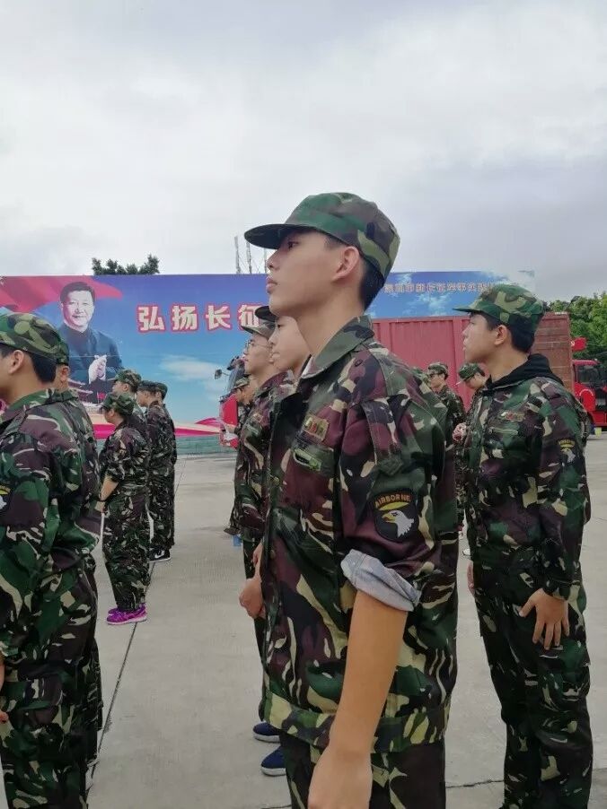 深圳格睿特高级中学之2018年新生军训系列 (一) ——军训开营仪式 深圳格睿特高级中学之2018年新生军训系列 (一) ——军训开营仪式