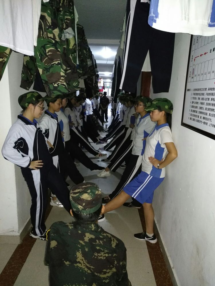深圳格睿特高级中学之2018年新生军训系列(二)——弘扬精神,重塑坚毅 深圳格睿特高级中学之2018年新生军训系列(二)——弘扬精神,重塑坚毅