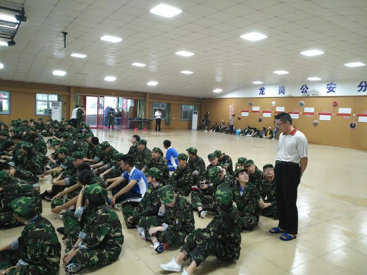 深圳格睿特高级中学之2018年新生军训系列(三)——师者父母,大爱无疆 深圳格睿特高级中学之2018年新生军训系列(三)——师者父母,大爱无疆