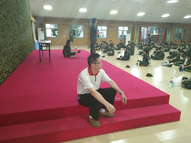 深圳格睿特高级中学之2018年新生军训系列(三)——师者父母,大爱无疆 深圳格睿特高级中学之2018年新生军训系列(三)——师者父母,大爱无疆