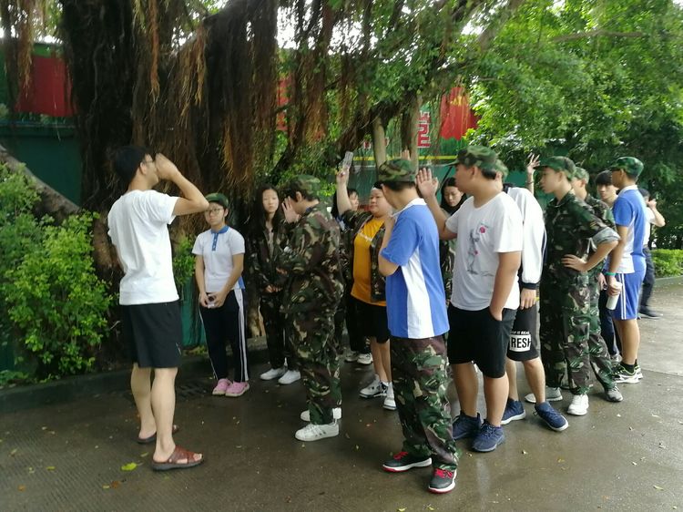 深圳格睿特高级中学之2018年新生军训系列(三)——师者父母,大爱无疆 深圳格睿特高级中学之2018年新生军训系列(三)——师者父母,大爱无疆