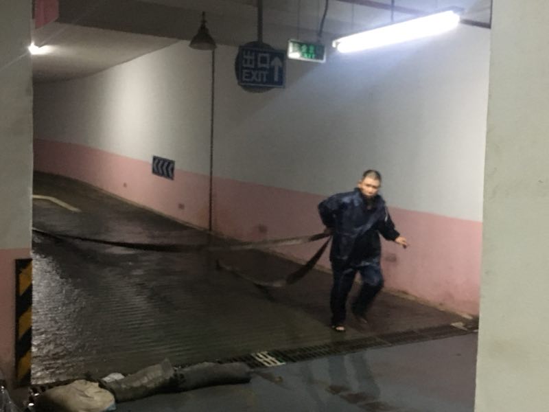 深圳市华浩源管理处抗暴雨实录 深圳市华浩源管理处抗暴雨实录
