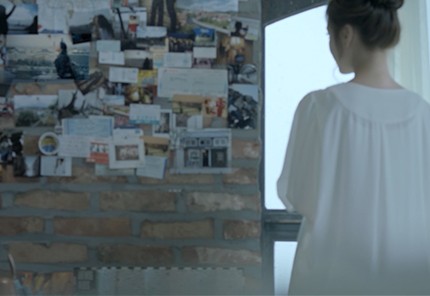 從“源自1995，專做女褲”到以雅致女裝為優勢產品的系列化成熟女裝品牌，堅持時尚簡約、典雅大方、舒適自然的設計風格。 始終如一的展現女性專屬的優雅與時尚魅力。