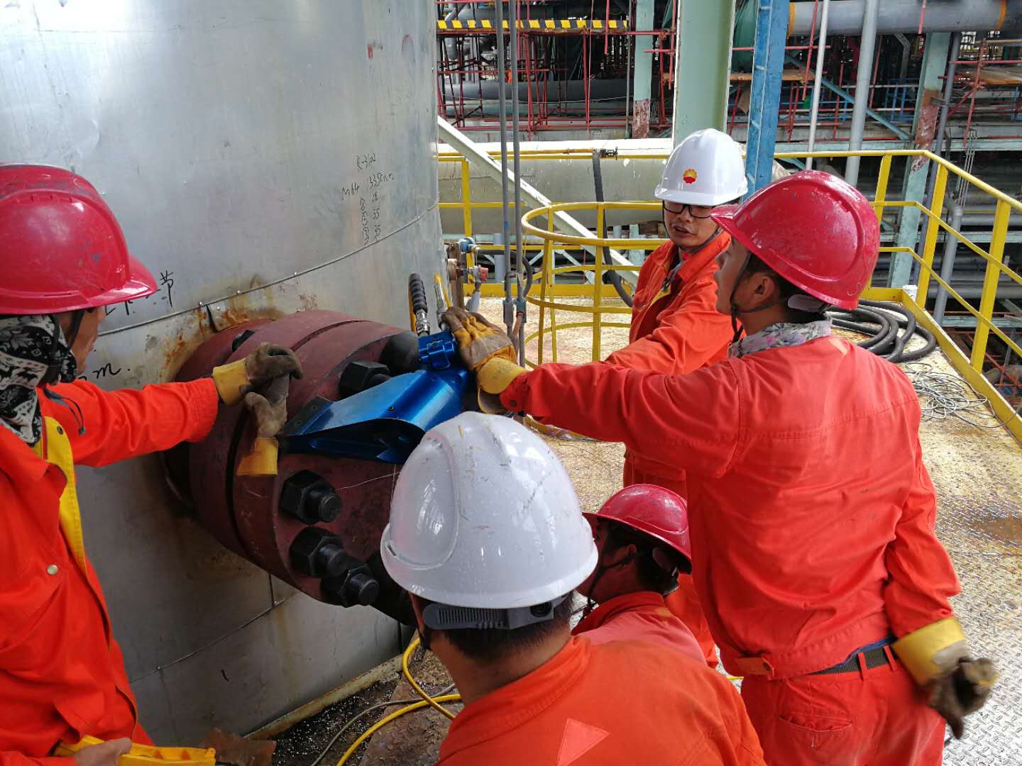 拜尔液压（Baier)液压扳手在某石油化工企业现场使用