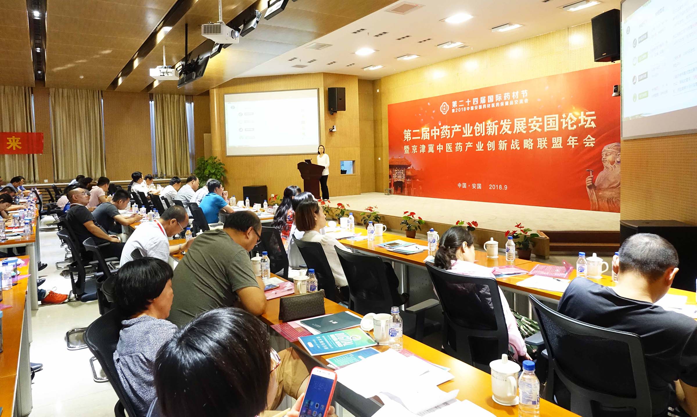 河北省中药材检测中心亮相第二十四届国际药材节