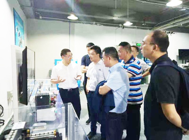 SMT協(xié)會及重慶市考察團(tuán)在眾為興考察訪問
