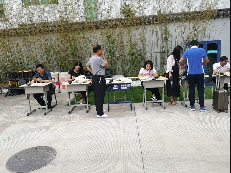 深圳市格睿特高级中学之手机管理篇——玩手机是毁掉成绩最快的方式