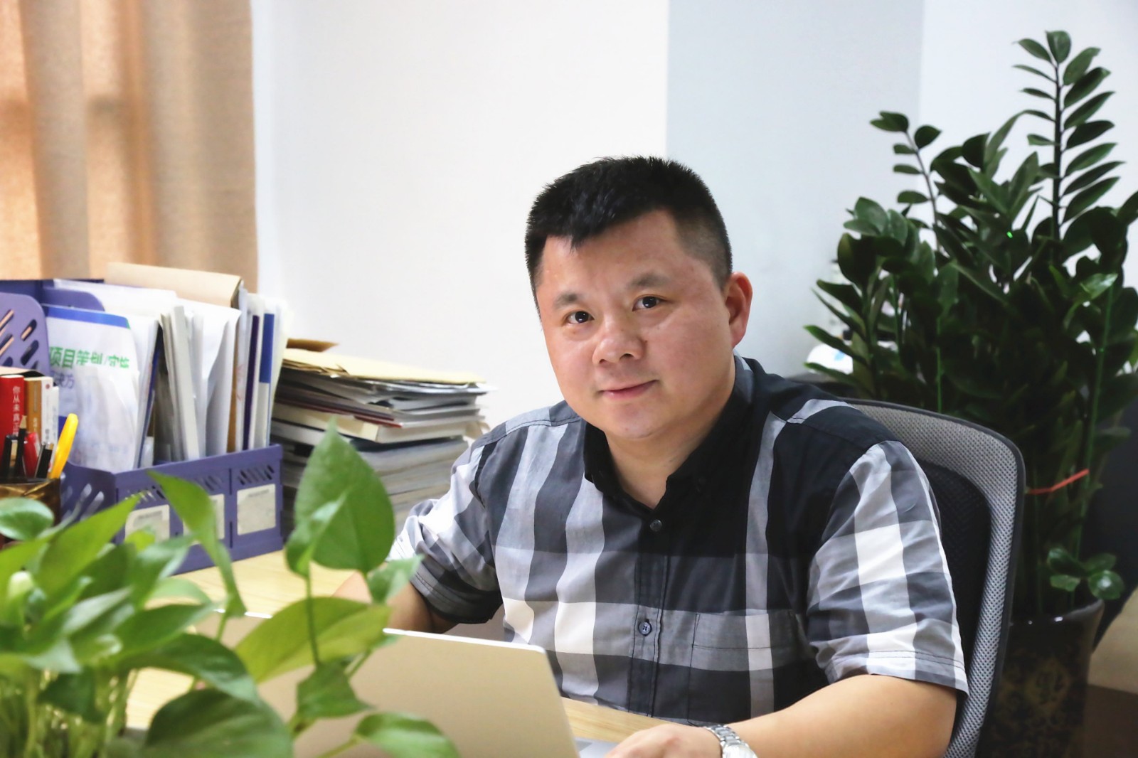 The former Vision China executives Huang Yuqun served as EIMS group CEO, EIMS another Handsome