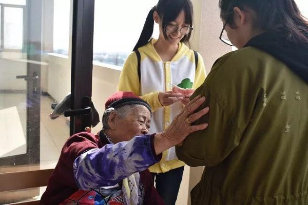 感恩重阳——艺传院敬老院志愿活动顺利开展 感恩重阳——艺传院敬老院志愿活动顺利开展