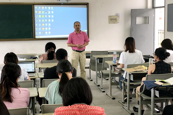 基础与外语学院举办英语浸泡月教学设计展示 基础与外语学院举办英语浸泡月教学设计展示