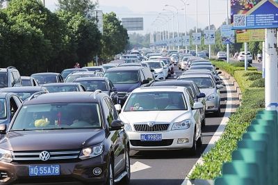 國慶長假接待國內(nèi)游客超7億人次，實現(xiàn)國內(nèi)旅游收入近6千億