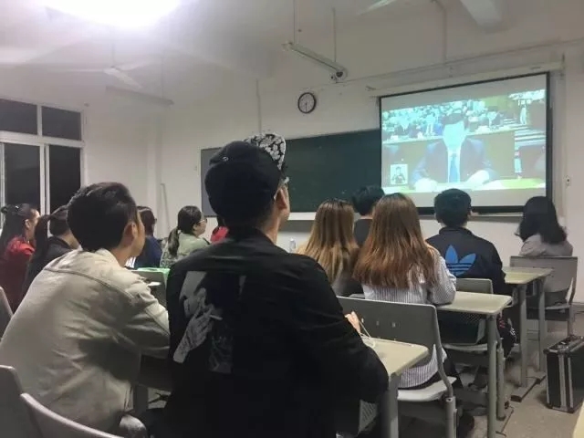 我院学生会干部进行关于十九大会议精神的学习