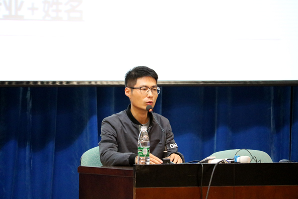我校新生入学教育系列讲座拉开序幕 我校新生入学教育系列讲座拉开序幕