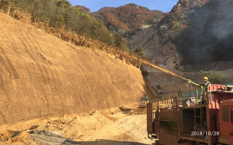陕西某石英矿矿山植被修复一期工程在立冬前完成