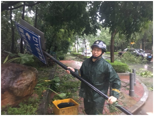 向抗击台风“山竹”的英雄们致敬 向抗击台风“山竹”的英雄们致敬