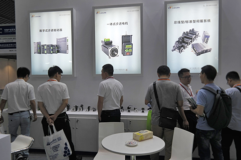 新力川盛装亮相2018深圳国际工业自动化及机器人展览会