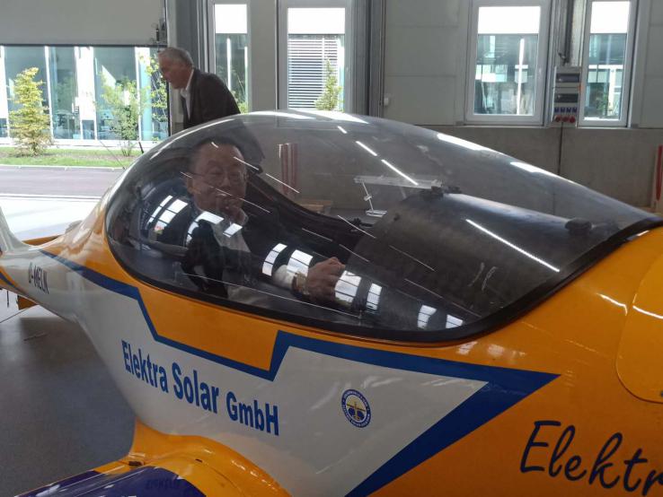雷厲院長一行訪問德國慕尼黑Elektra Solar公司