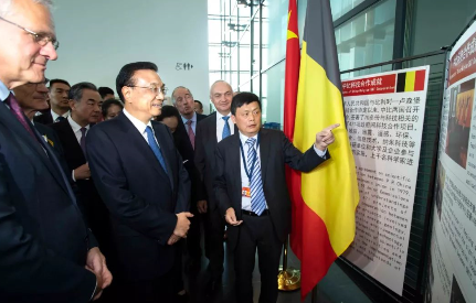 什么芯片,让李克强摘下眼镜端详了这么久? 什么芯片,让李克强摘下眼镜端详了这么久?