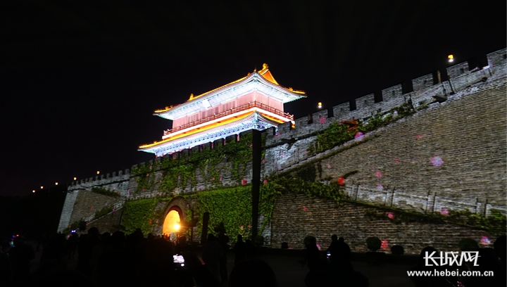 春节假期去哪玩?来正定古城看裸眼3D灯光秀 春节假期去哪玩?来正定古城看裸眼3D灯光秀