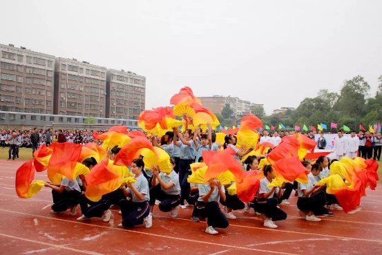 展辉学校第十三届中学生运动会开幕！场面震撼