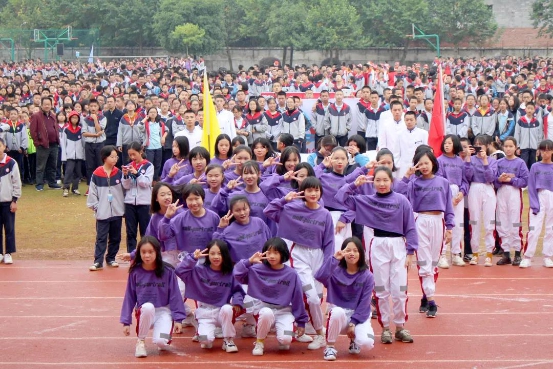 展辉学校第十三届中学生运动会开幕！场面震撼