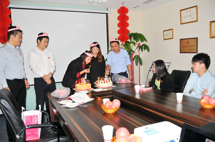 英国威廉希尔公司集团企业新闻——第三季度生日会 英国威廉希尔公司集团企业新闻——第三季度生日会