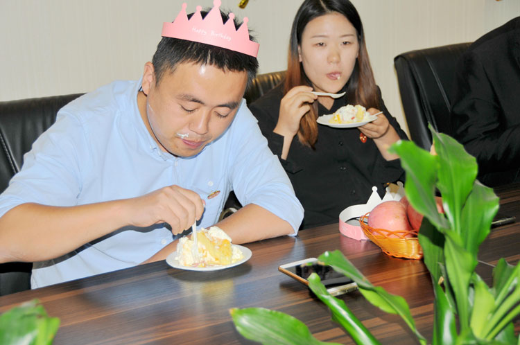 英国威廉希尔公司集团企业新闻——第三季度生日会 英国威廉希尔公司集团企业新闻——第三季度生日会
