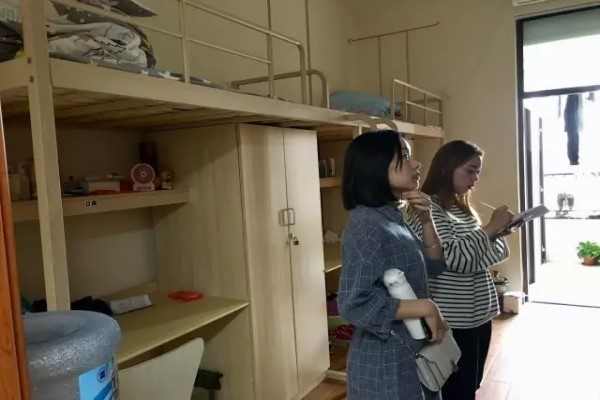 我院进行17级新生军训内务检查