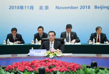 李克强在第三次“1+6”圆桌对话会上强调:进一步加大知识产权保护力度,决不允许强制转让技术 李克强在第三次“1+6”圆桌对话会上强调:进一步加大知识产权保护力度,决不允许强制转让技术