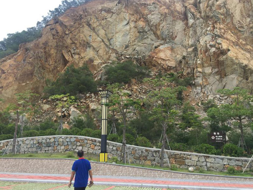 华美生态赴广东考察高陡岩石边坡生态修复项目