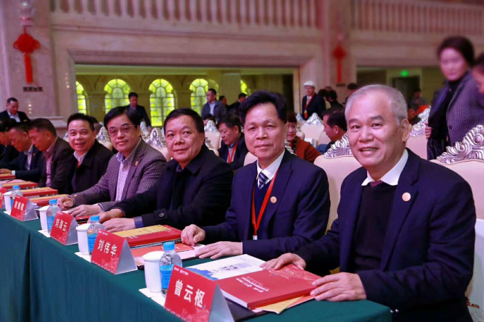 劉海云董事長應梅州市委、市政府領導邀請出席特色小鎮產業大會 劉海云董事長應梅州市委、市政府領導邀請出席特色小鎮產業大會