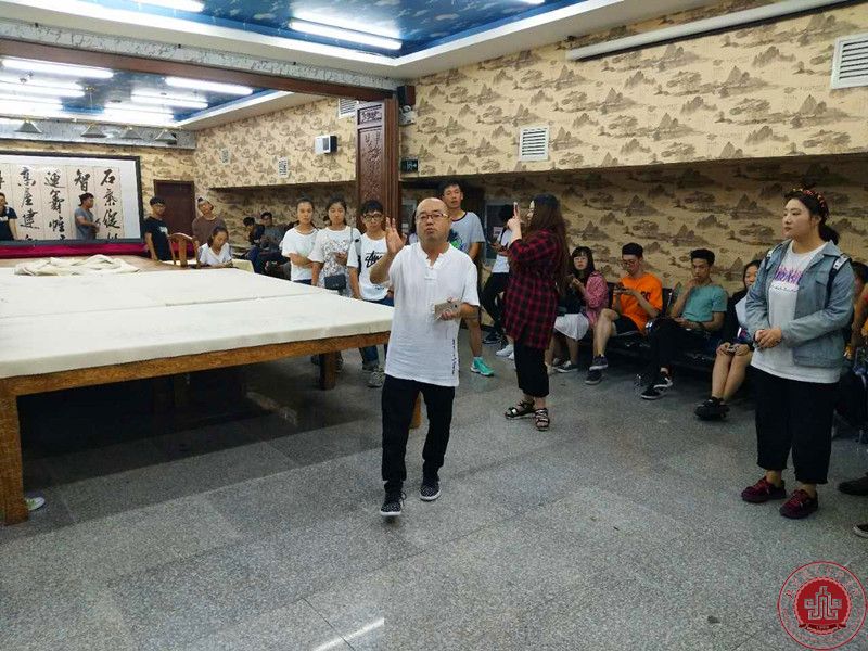 播音系刁秋实主任带领2017全体学生参观8号录音棚
