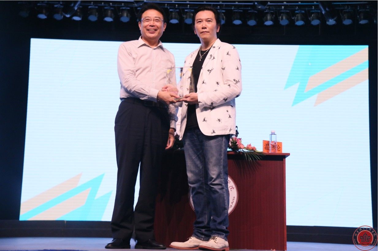香港著名演员、歌手溫兆倫被聘为我院客座教授 香港著名演员、歌手溫兆倫被聘为我院客座教授