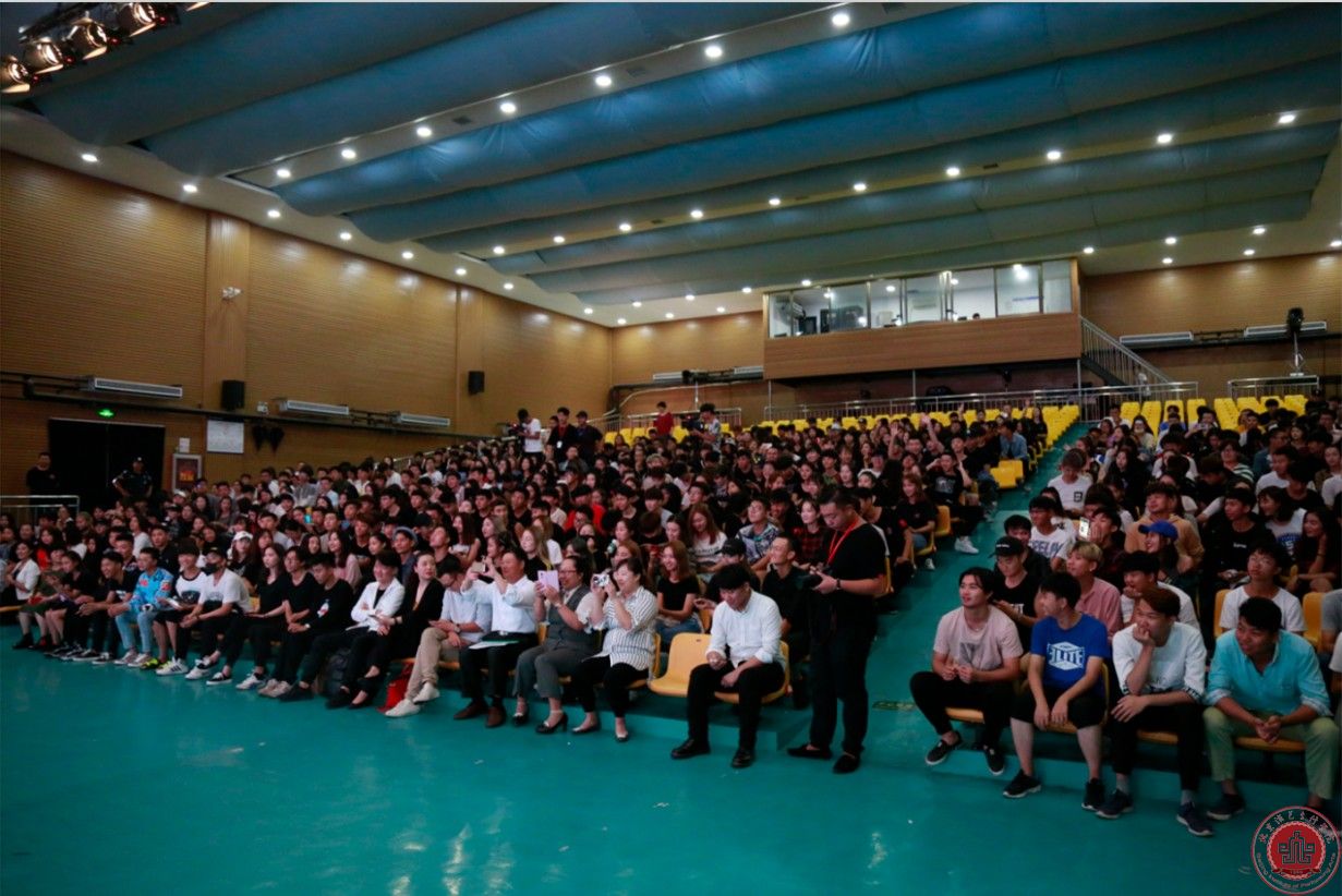 香港著名演员、歌手溫兆倫被聘为我院客座教授 香港著名演员、歌手溫兆倫被聘为我院客座教授