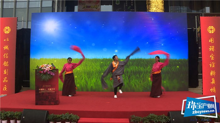 “与爱同心•用爱筑梦” 中润亚北珠宝城第二届公益助学活动圆满举行 “与爱同心•用爱筑梦” 中润亚北珠宝城第二届公益助学活动圆满举行