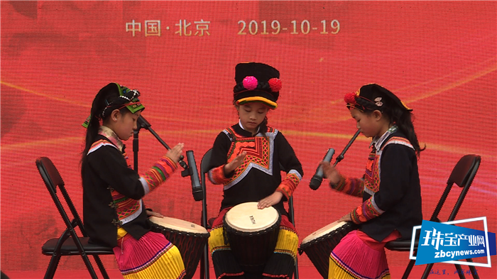 “与爱同心•用爱筑梦” 中润亚北珠宝城第二届公益助学活动圆满举行 “与爱同心•用爱筑梦” 中润亚北珠宝城第二届公益助学活动圆满举行