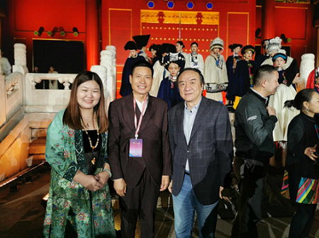 “新织楚裳”亮相锦绣中华—2019中国非物质文化遗产服饰秀 ------------百布堂枣阳粗布与武汉纺织大学校企合作结硕果
