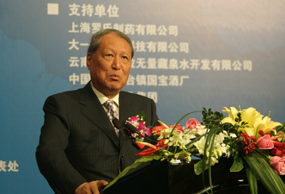 成思危:解决气候问题关键措施是发展新能源 成思危:解决气候问题关键措施是发展新能源